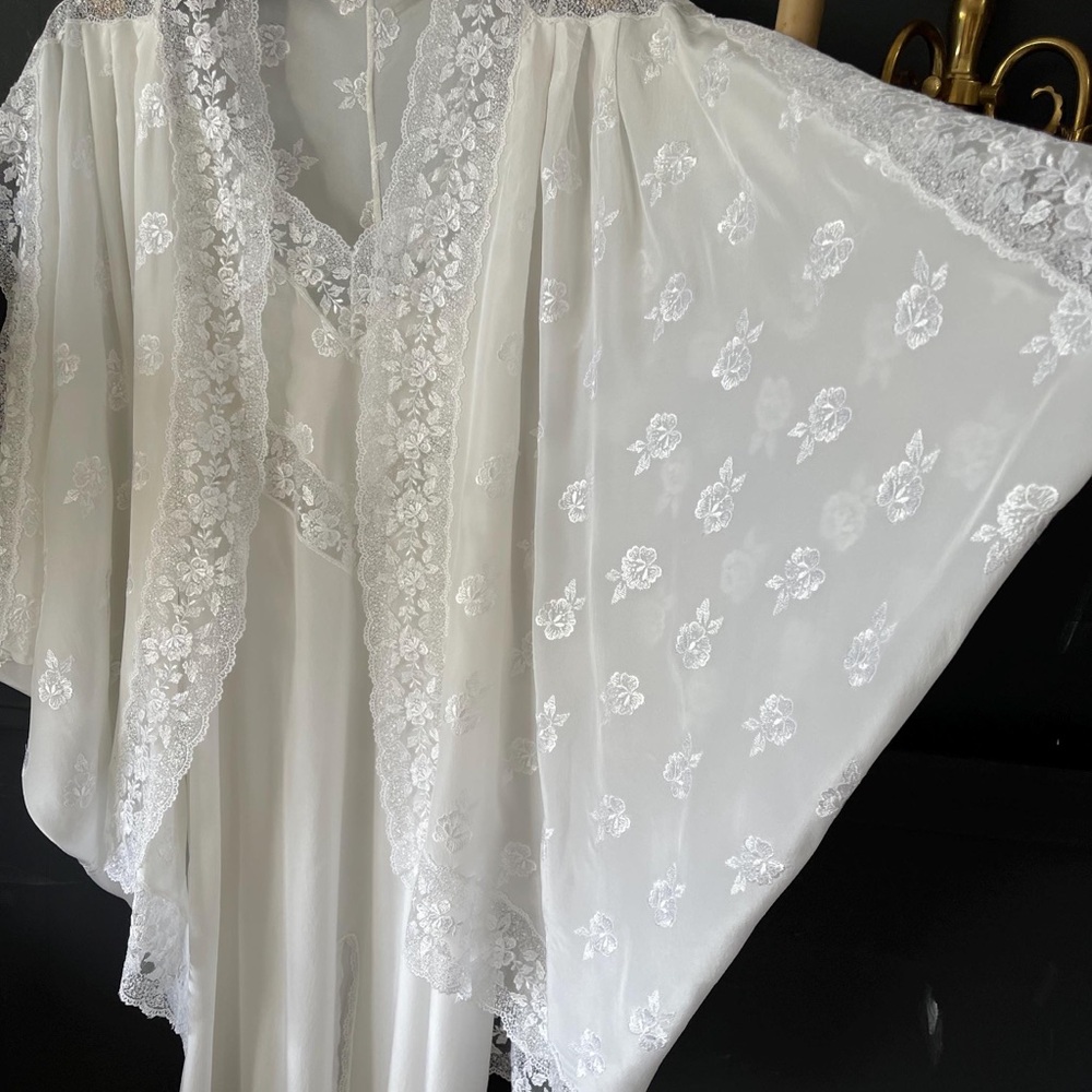 Bridal slip and kimono - Picture 2 of 4